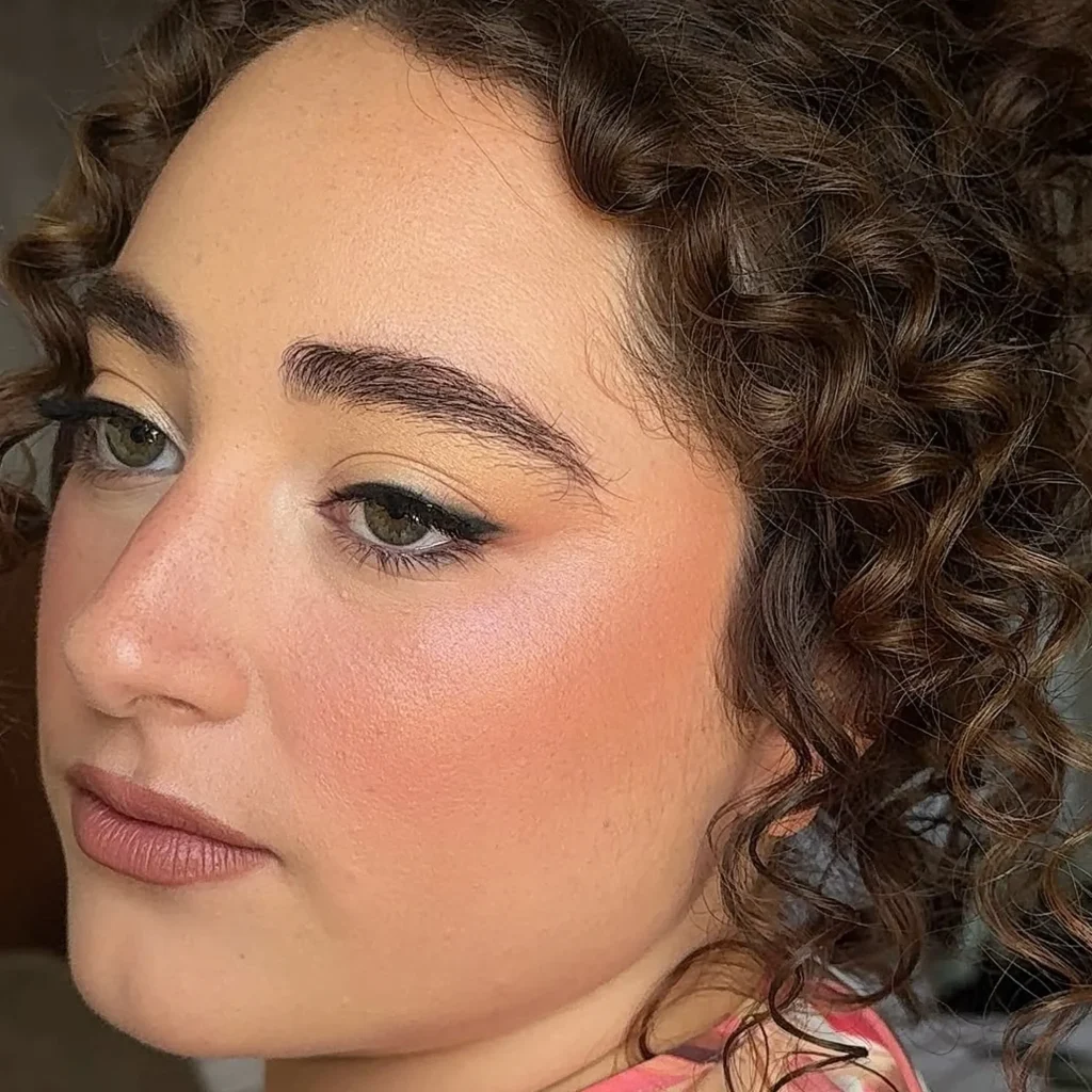 aussie girl with semi-permanent makeup