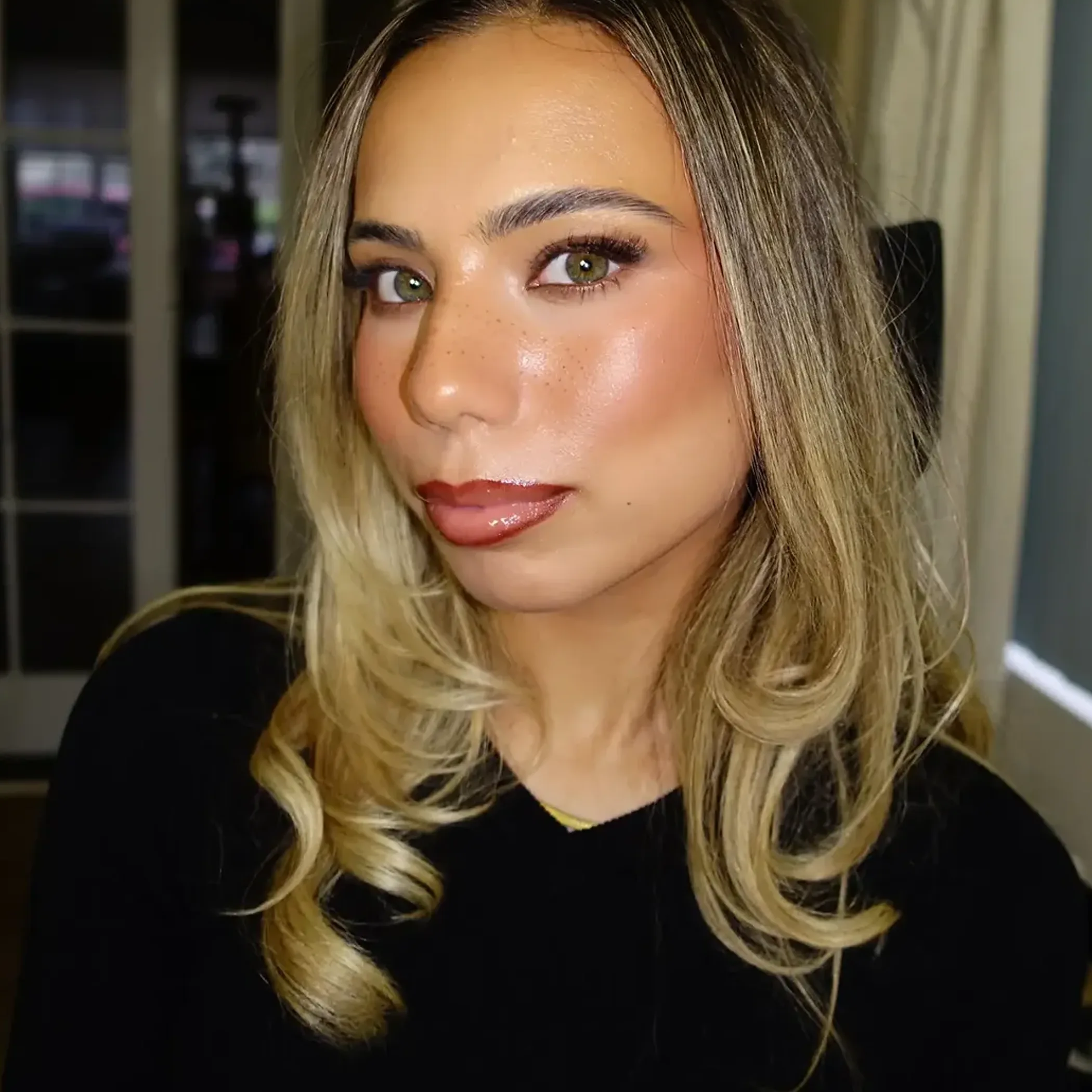aussie girl with semi-permanent makeup